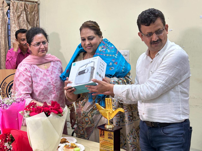 Akashwani Chandigarh program officer Rituraj Kaur Sandhu retired